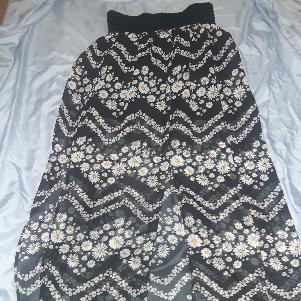 Daisy pattern skirt